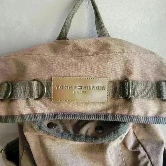 Beautiful Tan Brown TOMMY HILFIGER Travel Backpack Adjustable Pockets Unisex - Picture 3 of 10